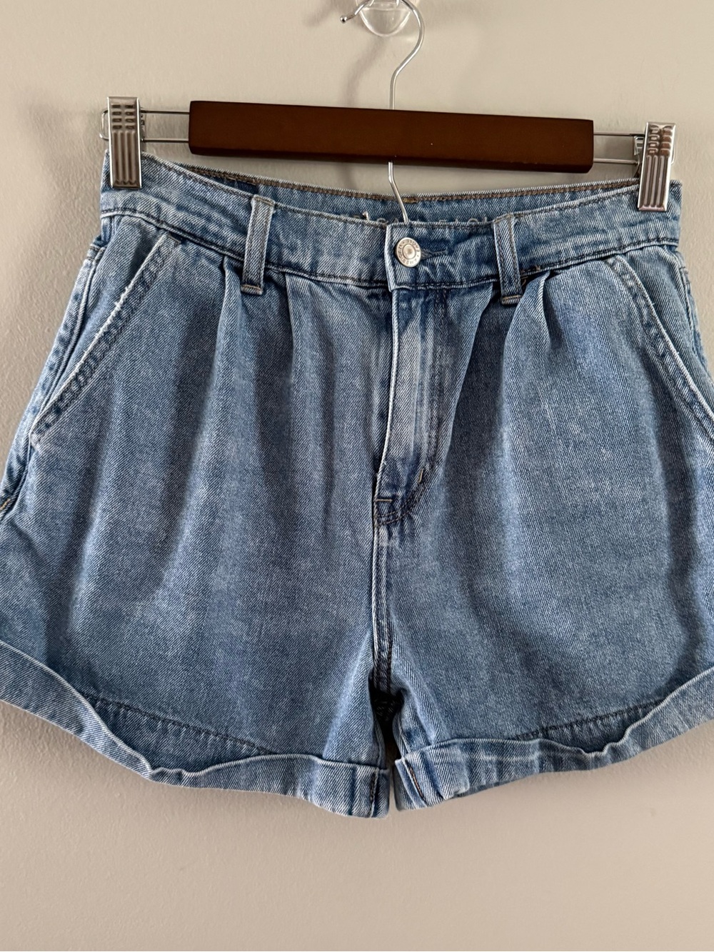 American Eagle Outfitters Pleated High-Rise Denim Shorts - Light Blue